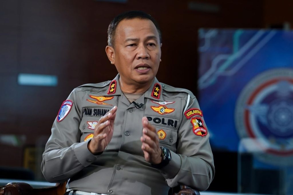 Kakorlantas Polri Irjen Aan Suhanan memberikan penjelasan terkait sistem poin SIM dalam konferensi pers, Jumat (3/1/2025).