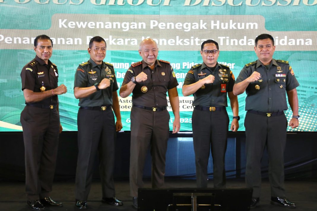 Wakil Jaksa Agung Feri Wibisono pada acara Focus Group Discussion (FGD) mengenai penanganan perkara koneksitas tindak pidana korupsi di Hotel Aston Simatupang, Jakarta, Selasa (7/1/2025).