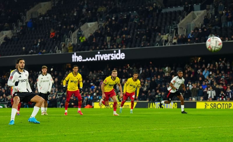 Fulham meraih kemenangan meyakinkan 4-1 atas Watford dalam kampanye Piala FA mereka, meskipun sempat disamakan oleh gol spektakuler Rocco Vata.