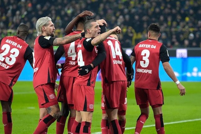 Selebrasi skuad Bayer Leverkusen dalam laga Bundesliga versus Borussia Dortmund, Sabtu (11/1/2025).