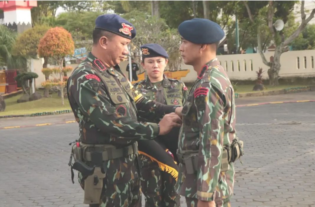 Komandan Satuan Brimob Polda Kaltim, Kombes Pol Andy Rifai SIK MH, memimpin jalannya upacara penyerahan jabatan Wakil Komandan Satuan Brimob Polda Kaltim pada Selasa (14/1/2025).