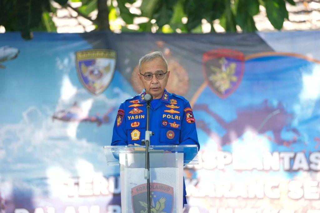 Kepala Korps Polairud Baharkam Polri, Irjen Pol Mohammad Yassin, memberikan keterangan terkait polemik pemasangan pagar laut di perairan Tangerang dan Bekasi pada Rabu (15/1/2025).