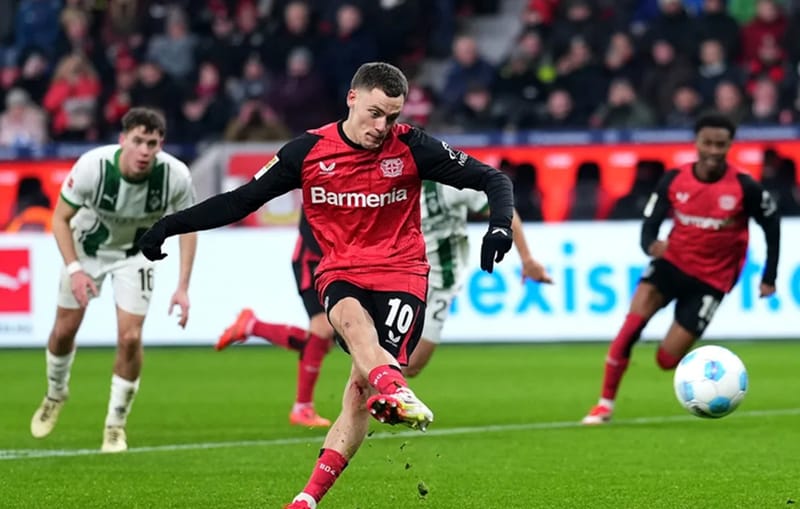 Bayer Leverkusen meraih kemenangan 3-1 atas Borussia Monchengladbach, melanjutkan rekor kemenangan mereka yang sudah mencatatkan 10 pertandingan berturut-turut tanpa kalah.