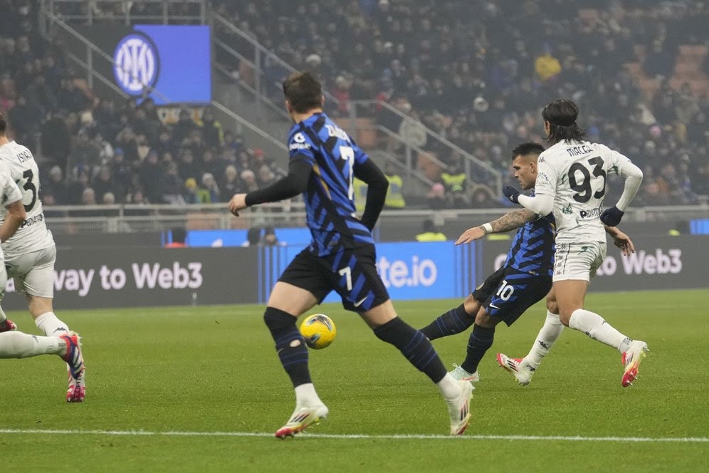 Lautaro Martinez mencetak gol di laga Inter Milan vs Empoli di Giuseppe Meazza, Senin (20/1/2025).