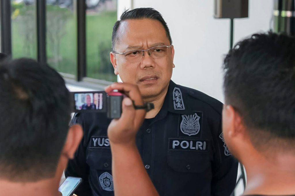 Kasatgas Humas Operasi Damai Cartenz Kombes Pol Yusuf Sutejo memberikan klarifikasi terkait tuduhan hoaks Gereja Efesus GIDI dijadikan pos militer, Senin (20/01/2025).