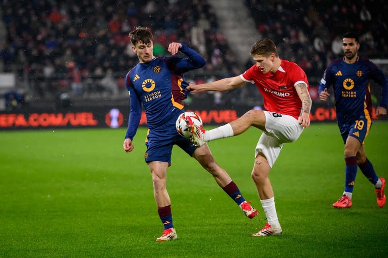 AS Roma menghadapi kekalahan 1-0 di markas AZ Alkmaar akibat gol telat dari Troy Parrott, yang membuat harapan mereka lolos ke Liga Europa bergantung pertandingan terakhir.