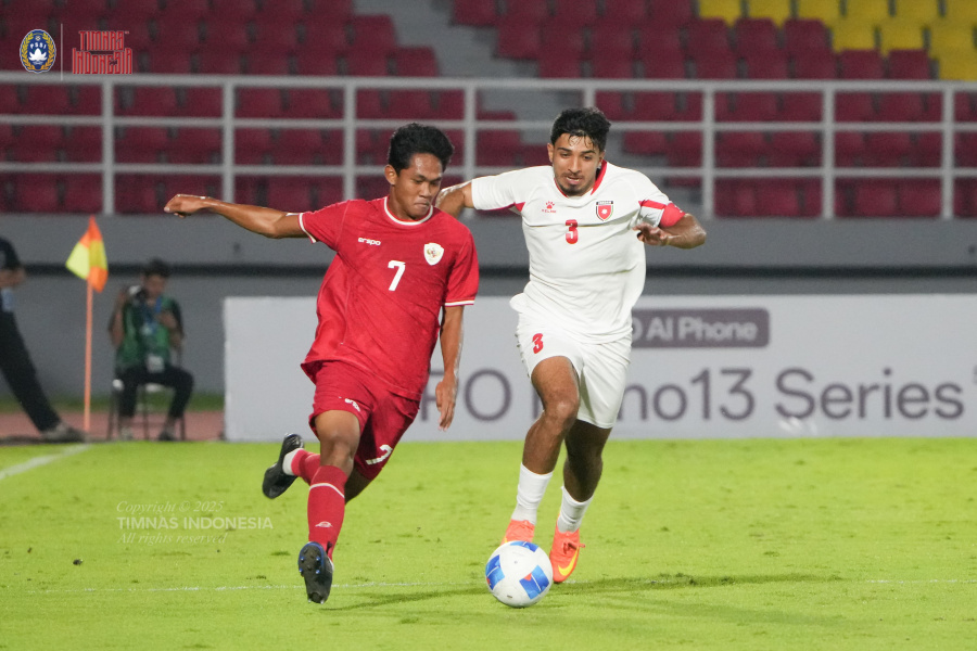 Para pemain Timnas Indonesia U-20 menjalani latihan di Stadion Gelora Delta Sidoarjo, Jumat (24/1/2025).