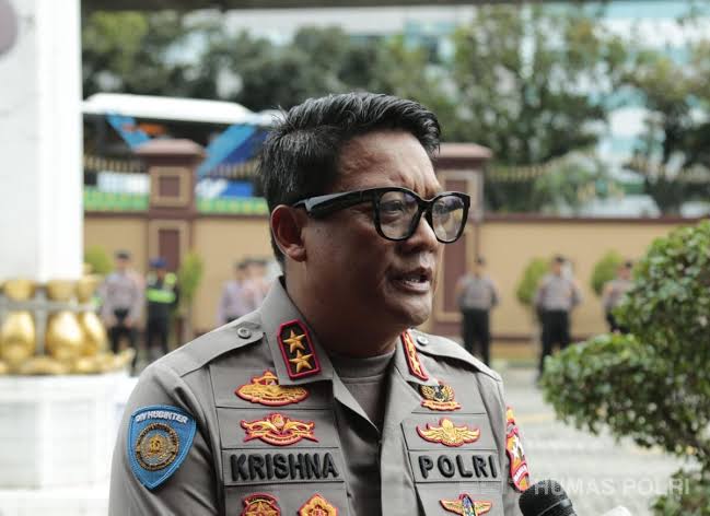 Kadiv Hubinter Polri Irjen Pol Krishna Murti memberikan keterangan pers terkait penangkapan buronan kasus korupsi e-KTP di Singapura, Jumat (24/1/2025).