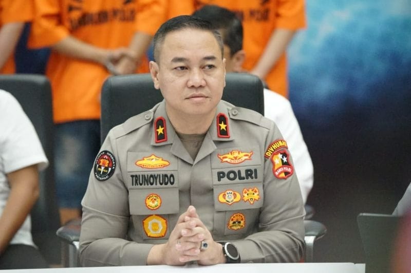 Kepala Biro Penerangan Masyarakat Divisi Humas Polri, Brigjen Pol Trunoyudo Wisnu Andiko, memberikan keterangan terkait penipuan investasi cryptocurrency.