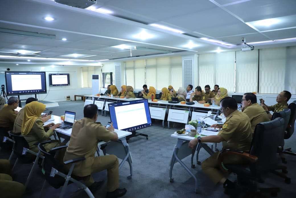 Rakor Nasional Sosialisasi Program PKG dan Pengendalian Inflasi yang digelar secara virtual di Ruang Rapat I, Sekretariat Daerah, Cibinong, Senin (20/1/2025). (Dok/Kominfo Bogor)