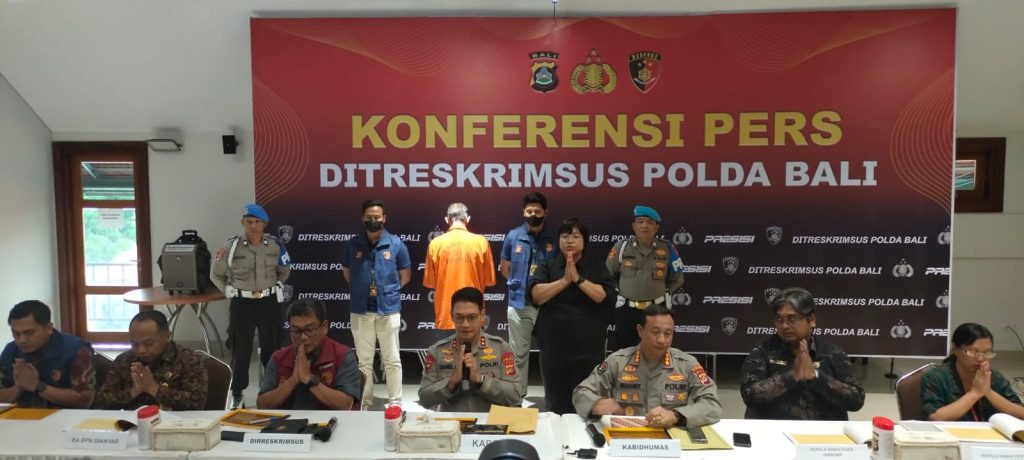 Kapolda Bali Irjen Pol Daniel Adityajaya memberikan keterangan pers terkait penetapan WNA asal Jerman sebagai tersangka dalam kasus alih fungsi lahan pertanian di Bali.