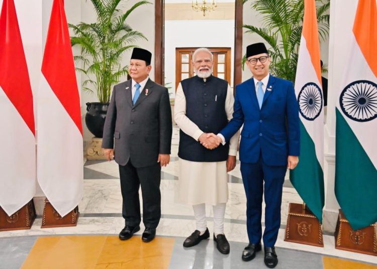 Presiden Prabowo Subianto, Menteri Kesehatan Budi Gunadi Sadikin, dan Perdana Menteri India Narendra Modi hadir dalam penandatanganan MoU kesehatan, di New Delhi.