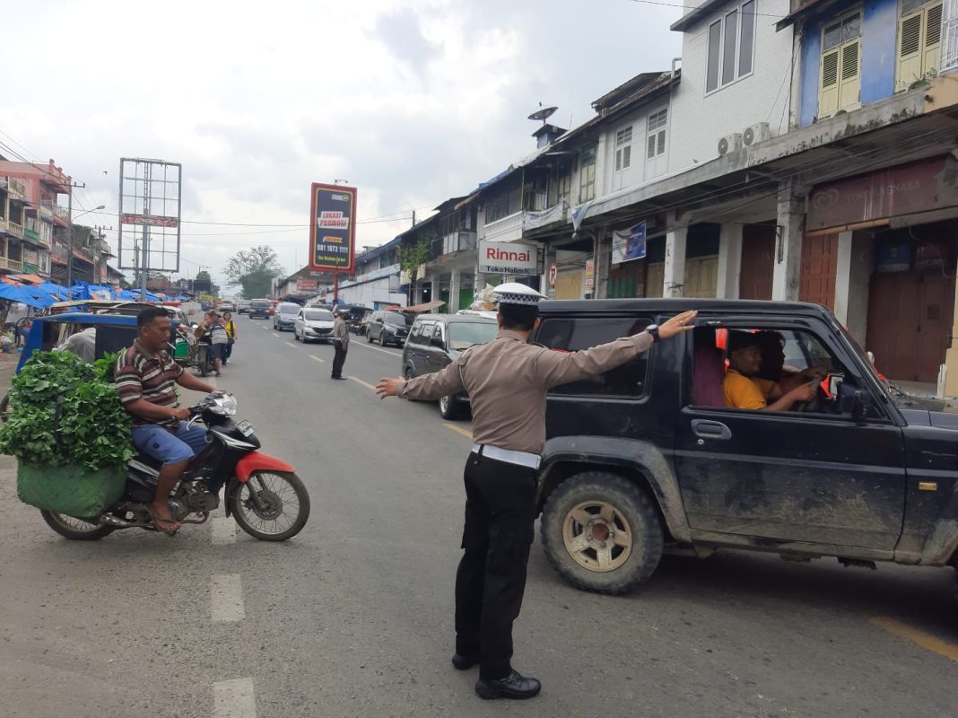 Situasi arus balik libur Imlek di Jalan Jamin Ginting Pancurbatu-Sibolangit terpantau terkendali tanpa kemacetan.