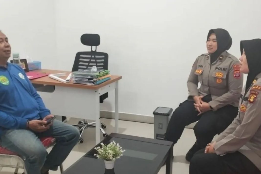 Sinergi Polwan Polda Kaltim dan Dinas Pangan dalam pengecekan lahan ketahanan pangan di Kantor Polda Kaltim, Kamis (30/01/2025).