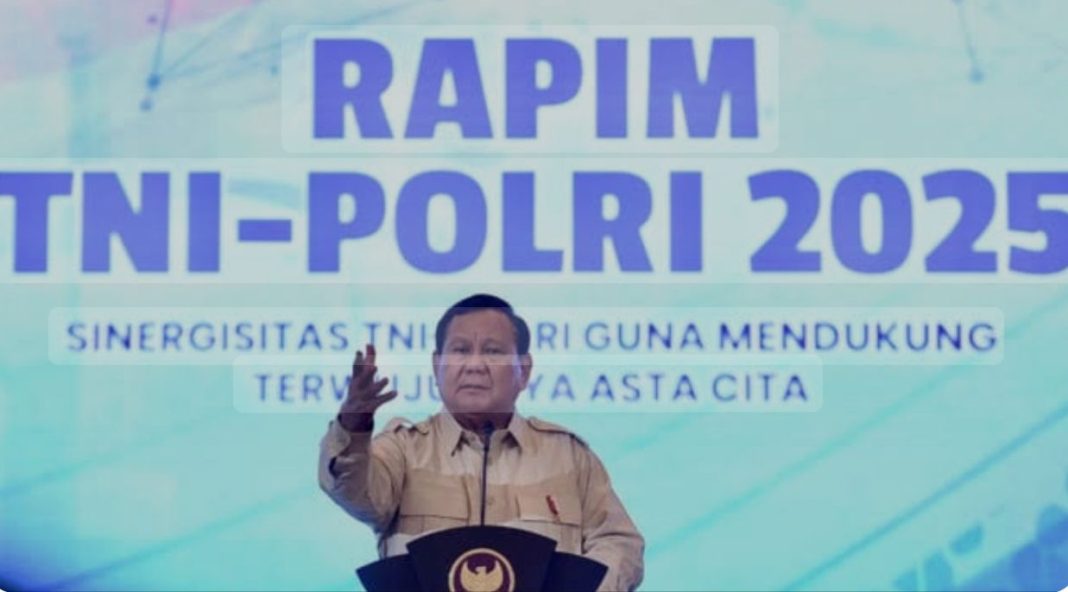 Presiden Prabowo Subianto menyampaikan pengarahannya pada Rapat Pimpinan (Rapim) TNI Polri Tahun 2025 yang digelar di The Tribrata, Jakarta, pada Kamis (30/1/2025).