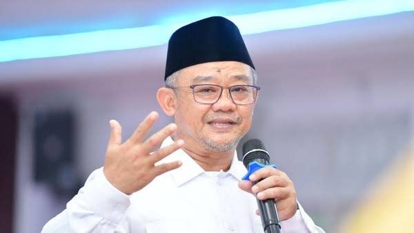 Menteri Pendidikan Dasar dan Menengah, Abdul Mu'ti, menyatakan dukungannya terhadap keputusan Mahkamah Konstitusi tentang kewajiban pendidikan agama di sekolah, Jakarta, Jumat (3/1/2025). (Dok/Kemendikdasmen)