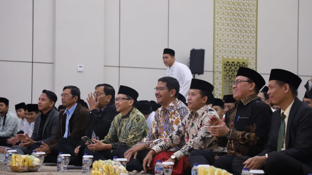 Sejumlah peserta dengan khidmat menyimak pemaparan dalam acara 