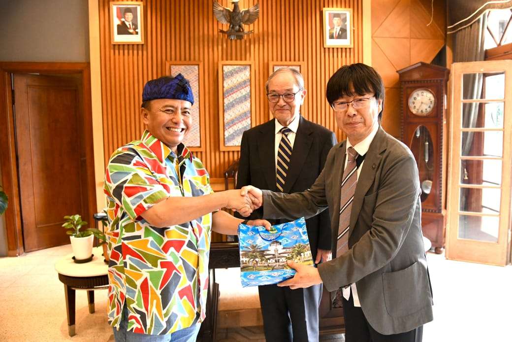 Sekretaris Daerah Provinsi Jawa Barat Herman Suryatman menerima kunjungan Delegasi Pemerintah Prefektur Shizuoka di Gedung Sate, Kota Bandung, Jumat (7/2/2025). (Dok/Humas Jabar)