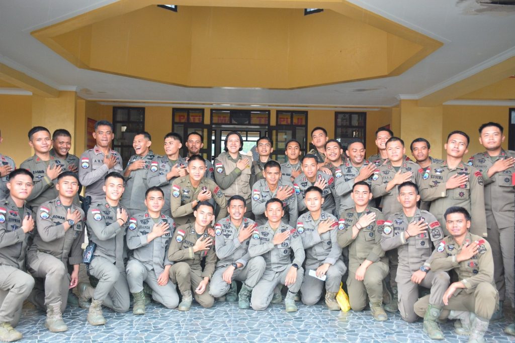 Personel Ops Damai Cartenz-2025 mengikuti pelatihan psikologi yang dipimpin oleh Tim Psikologi Subsatgas Kesehatan Satgas Banops Damai Cartenz-2025 di Posko Sektor Timika, Kamis (6/2/2025). (Dok/Humas Polri)