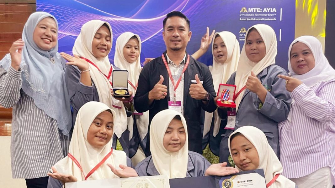 Tim Riset MAN 1 Madina meraih medali emas di Malaysia Technology Expo (MTE) 2025 yang berlangsung di World Trade Center, Kuala Lumpur, Malaysia. (Dok/Kemenag)