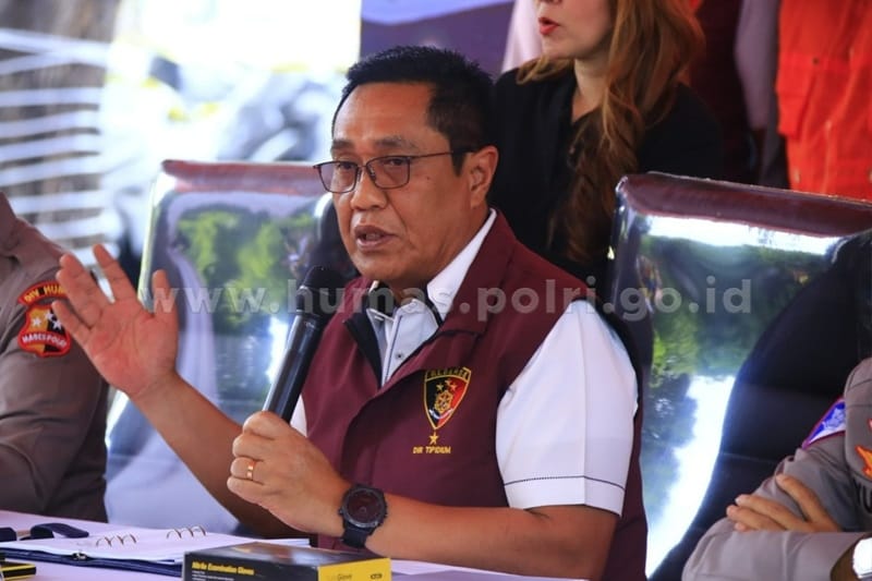 Dirtipidum Bareskrim Polri, Brigjen Pol Djuhandani Raharjo Puro, memberikan keterangan pers terkait penyelidikan dugaan pemalsuan SHGB dan SHM dalam kasus pagar laut di perairan Tangerang.