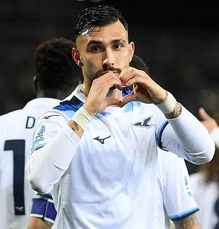 Pemain Lazio Mattia Zaccagni melakukan selebrasi usai mencetak gol ke gawang Cagliari di laga Serie A.