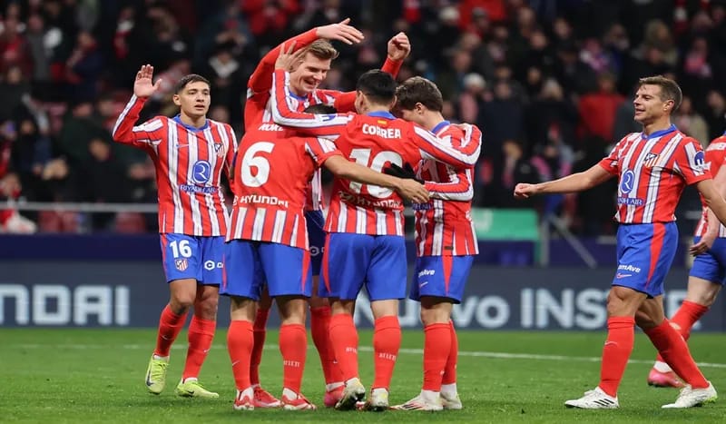 Para pemain Atletico Madrid melakukan selebrasi usai mencetak gol ke gawang Getafe di laga perempat final Copa del Rey.