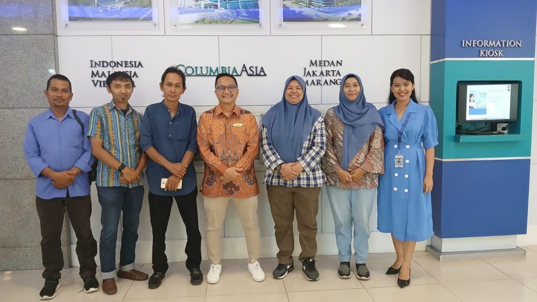 Hospital CEO RS Columbia Asia Medan, Rizal, bersama pengurus Forwakes Sumut saat audiensi di RS Columbia Asia Medan.