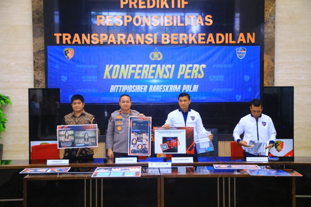 Direktur Tindak Pidana Siber Bareskrim Polri, Brigjen Pol Himawan Bayu Aji, menjelaskan modus penipuan menggunakan video deepfake dalam konferensi pers di Jakarta, Jumat (7/2/2025).