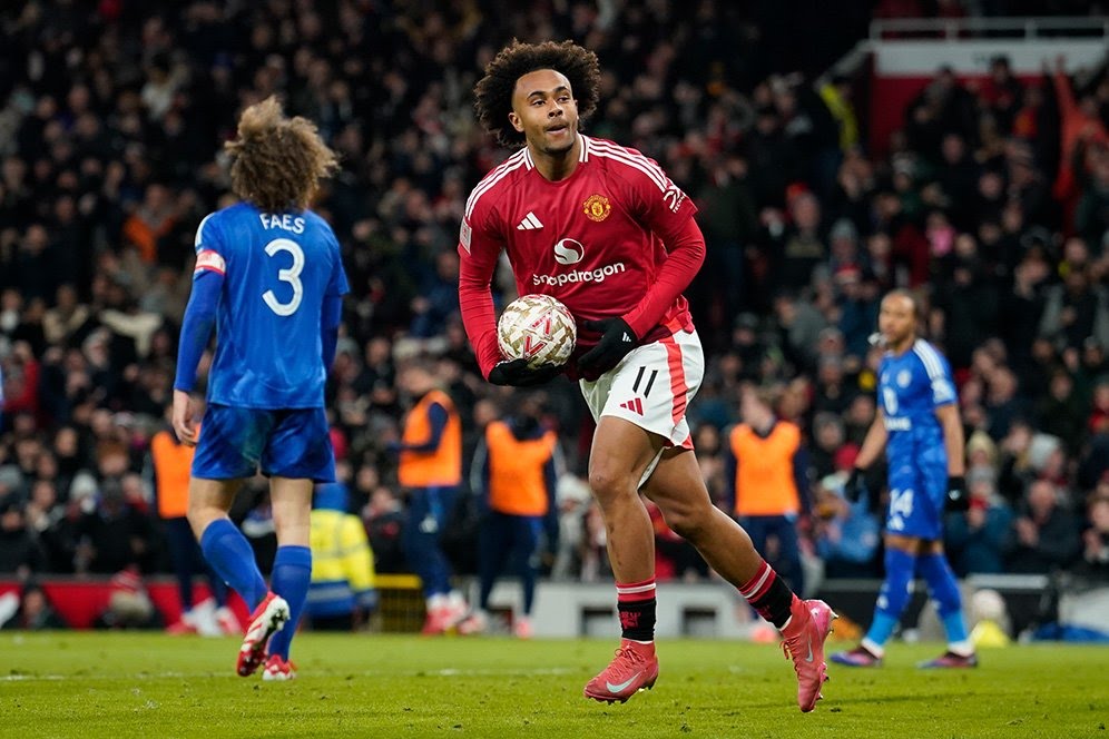 Momen selebrasi Joshua Zirkzee di laga Manchester United vs Leicester City, FA Cup 2024/2025.