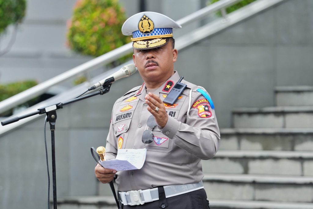 Kakorlantas Polri Brigjen Pol Agus Suryonugroho memberikan keterangan pers terkait Operasi Keselamatan 2025 di Jakarta, Senin (10/2/2025).