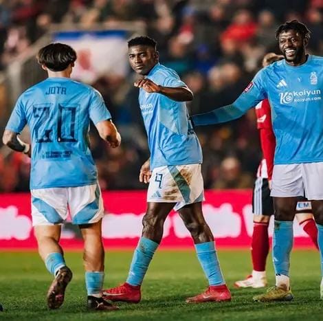 Pemain Nottingham Forest Taiwo Awoniyi (tengah) melakukan selebrasi usai mencetak gol ke gawang Exeter City di laga putaran keempat Piala FA.