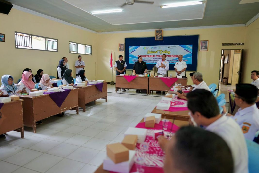 Perwakilan Setwapres RI dan Pemprov Jateng melakukan pemantauan percepatan penurunan stunting di Balai Desa Kembaran Wetan, Kecamatan Kaligondang, Purbalingga, Rabu (12/2/2025).