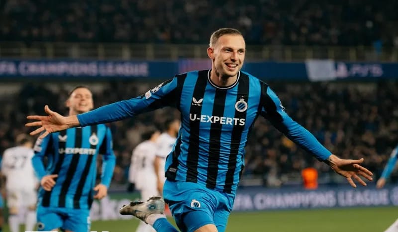 Pemain Club Brugge Gustaf Nilsson melakukan selebrasi usai mencetak gol ke gawang Atalanta di laga leg pertama playoff Liga Champions.