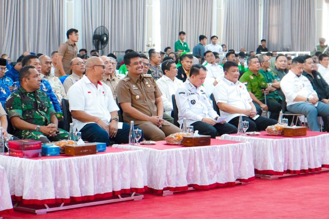 Wali Kota Medan Bobby Nasution menghadiri pengukuhan pengurus FOPI Sumut 2024-2028 di Aula T Rizal Nurdin, Medan, bersama sejumlah pejabat dan tokoh olahraga.