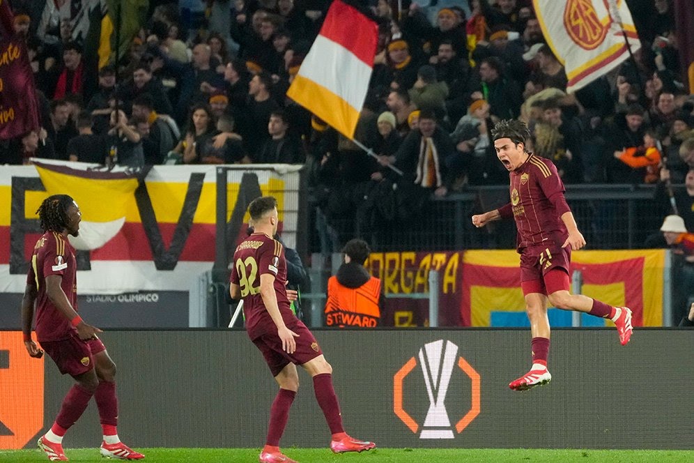Momen selebrasi Paulo Dybala usai cetak gol di laga AS Roma vs Porto, Liga Europa 2024/2025.
