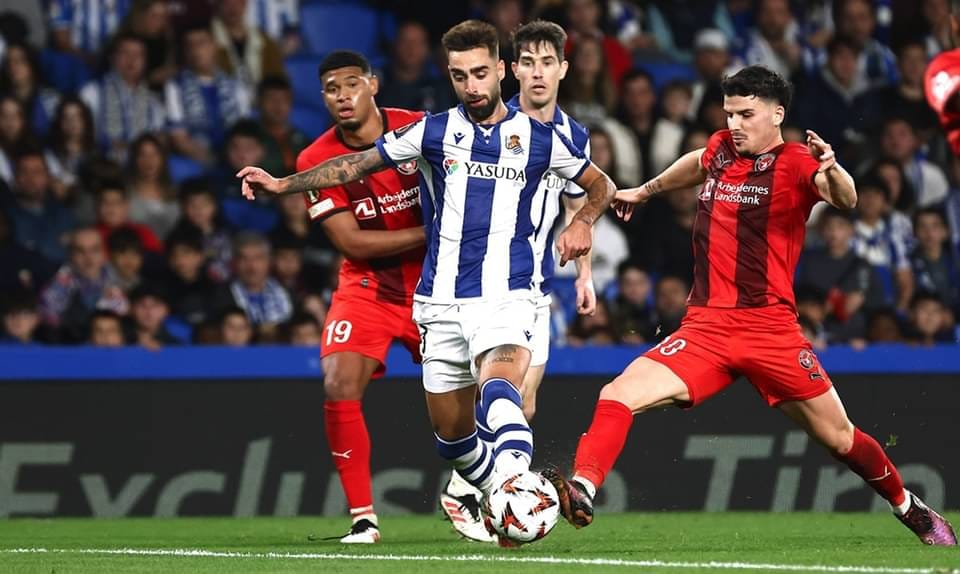 Real Sociedad memastikan tempat di babak 16 besar Liga Europa setelah menaklukkan FC Midtjylland 5-2 di leg kedua, mengakhiri duel dengan agregat 7-3.