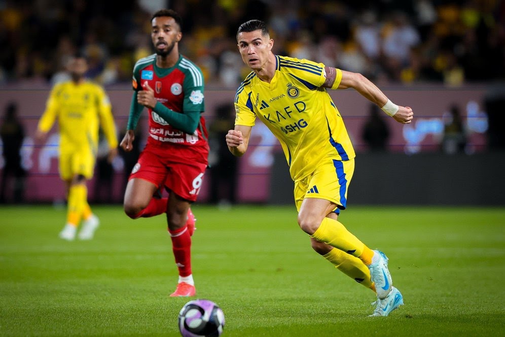 Aksi Cristiano Ronaldo di laga Al Nassr vs Al Ettifaq, Liga Arab Saudi 2024/2025.