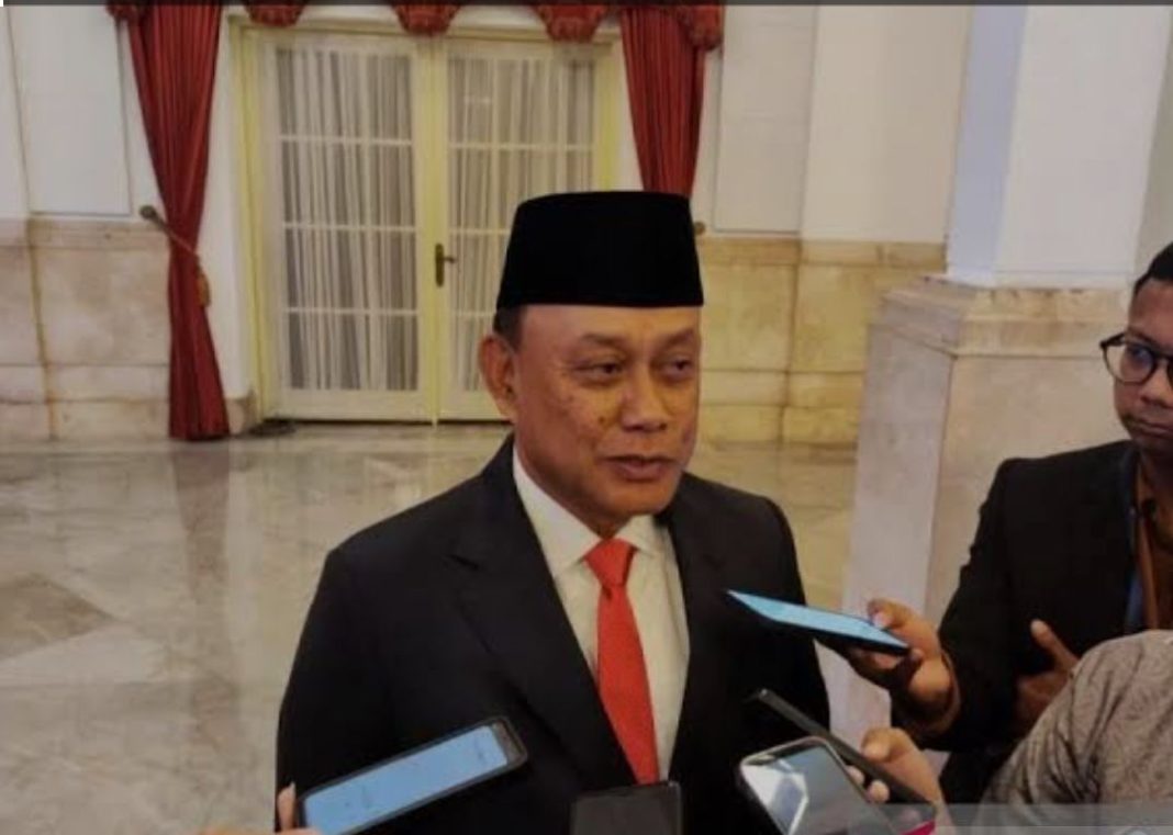 Kepala Badan Gizi Nasional (BGN), Dadan Hindayana, memberikan keterangan kepada media terkait perkembangan program Makan Bergizi Gratis (MBG) di Kompleks Istana Kepresidenan Jakarta, Senin (24/2/2025).