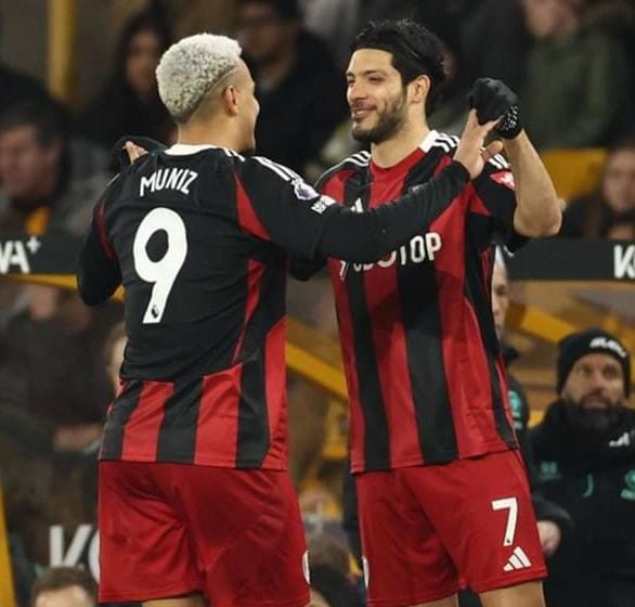 Pemain Fulham Rodrigo Muniz (kiri) melakukan selebrasi usai mencetak gol ke gawang Wolverhampton Wanderers di laga Liga Primer Inggris.