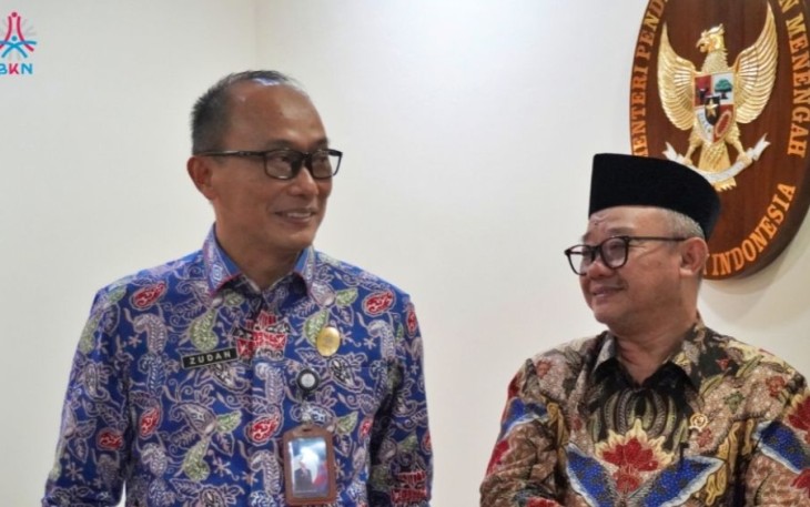 Kepala BKN Zudan Arif Fakrulloh dan Menteri Pendidikan Dasar dan Menengah Abdul Mu’ti dalam pertemuan membahas penyederhanaan administrasi kepegawaian guru di Jakarta. (Dok/BKN)