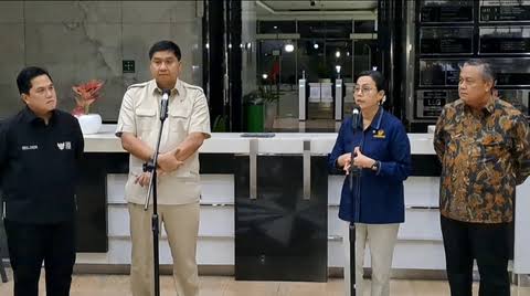 Menteri Keuangan Sri Mulyani Indrawati bersama Menteri Perumahan dan Kawasan Permukiman (PKP) Maruarar Sirait, Menteri BUMN Erick Thohir, dan Gubernur Bank Indonesia Perry Warjiyo dalam konferensi pers terkait Program 3 Juta Rumah di Jakarta, Rabu (19/2/2025). (Dok/Kemenkeu)