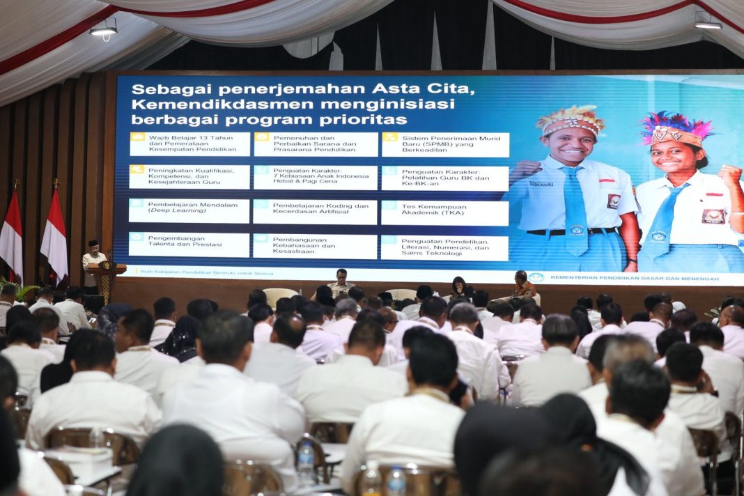 Mendikdasmen Abdul Mu`ti memaparkan arah kebijakan pendidikan dalam penerjemahan Asta Cita, termasuk inisiatif SPMB yang berkeadilan, dalam forum di Jakarta. (Dok/Kemendikdasmen)