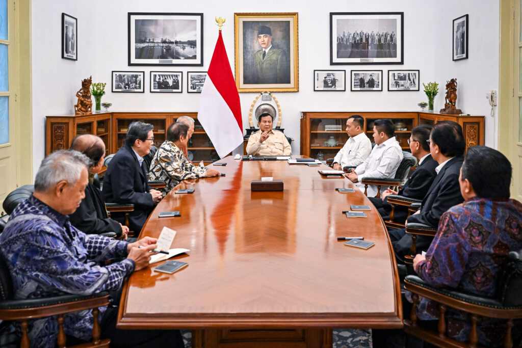 Presiden Prabowo Subianto menerima kehadiran delapan pengusaha besar di Istana Kepresidenan Jakarta pada Kamis (6/3/2025). (Dok/BPMI Setpres)