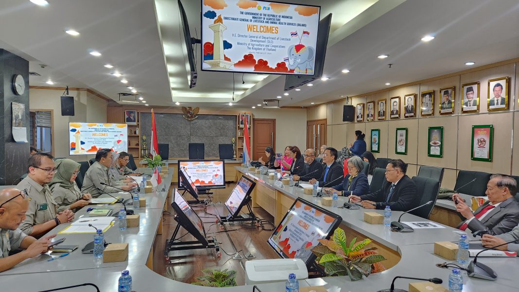 Suasana pertemuan antara delegasi Kementerian Pertanian RI dan Departemen Pengembangan Peternakan Thailand di Jakarta, Kamis (27/2/2025). (Dok/Humas PKH)