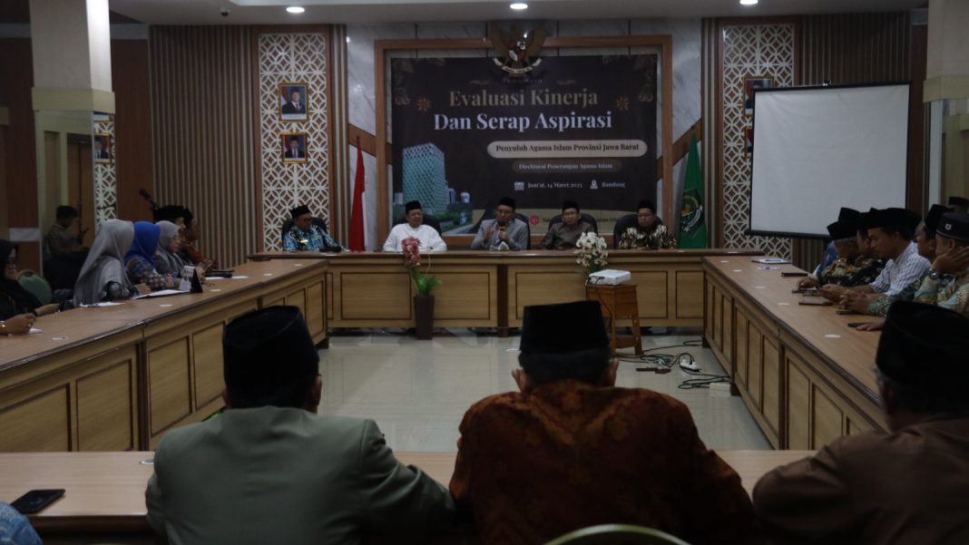 Pembinaan, Evaluasi Kinerja, dan Serap Aspirasi Penyuluh Agama Islam Provinsi Jawa Barat, Jumat (14/3/2025) di Bandung. (Dok/Kemenag)