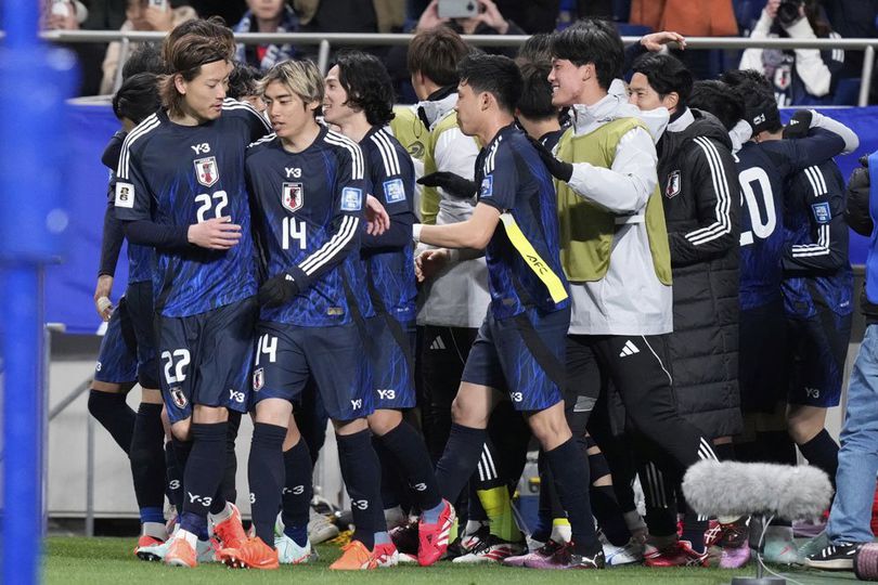 Pemain Jepang merayakan gol ke gawang Bahrain pada laga Kualifikasi Piala Dunia 2026.