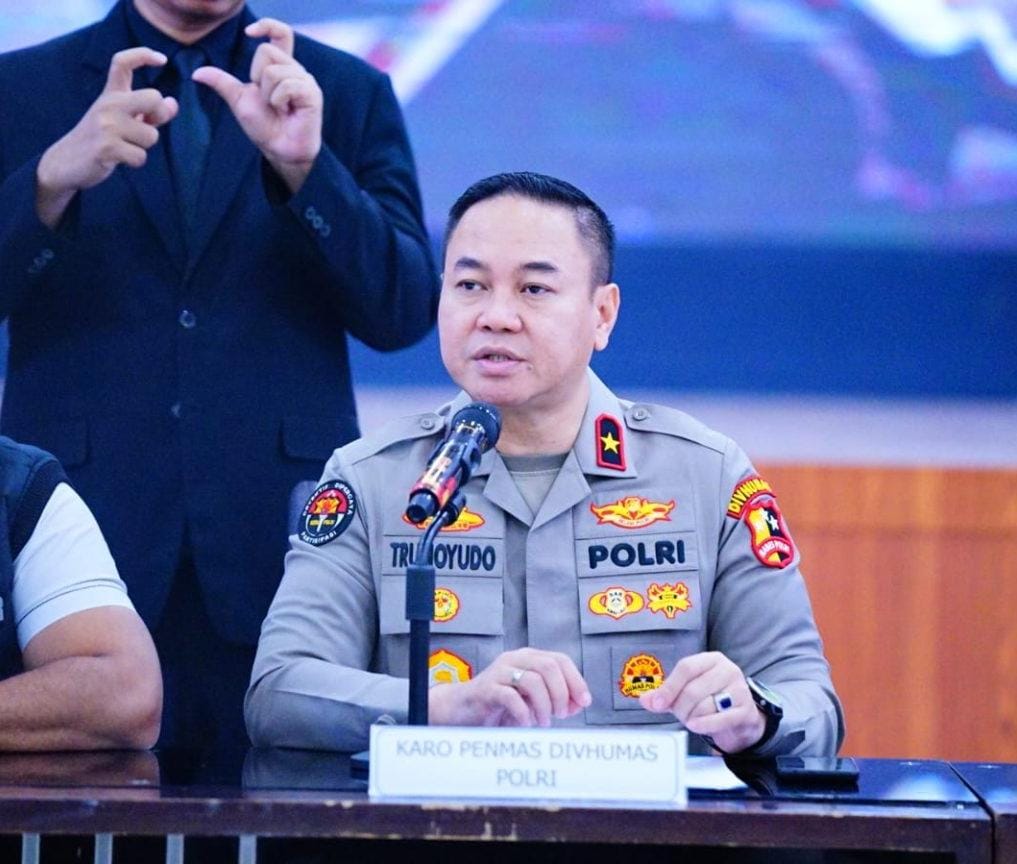 Karopenmas Divisi Humas Polri, Brigjen Pol Trunoyudo Wisnu Andiko, memberikan keterangan pers mengenai kesiapan Polri dalam mengamankan Pemungutan Suara Ulang (PSU) Pilkada 2024 di Gedung Bareskrim Polri, Jakarta.