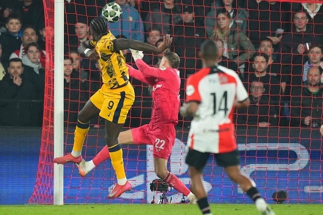 Marcus Thuram mencetak gol dalam laga Liga Champions antara Feyenoord vs Inter Milan, Kamis (6/3/2025).