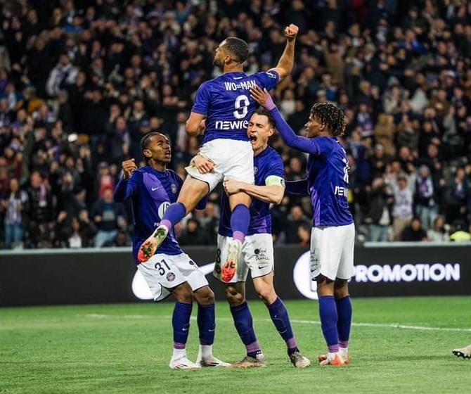 Penyerang Toulouse Frank Magri (tengah) melakukan selebrasi usai mencetak gol ke gawang Monaco di laga Ligue 1.